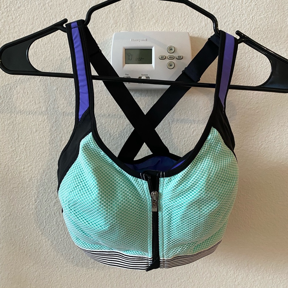 Victoria’s Secret Knockout Bra With Racerback and Front Clasp/Zipper